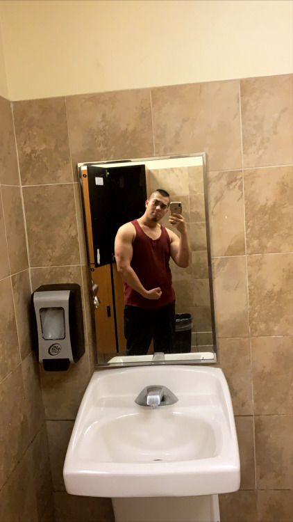 elcutejoto:Who want to get br*d after the gym?
