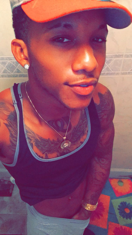 igotyourfav:  snapchatsfinestx3:  since ive been gone i always wondered if anyone leaked his nudes…let me know  Broke bum