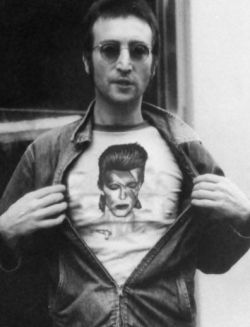 lesbianlennon:  Lennon wearing Bowie