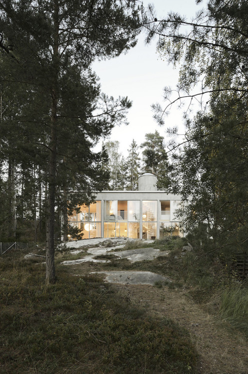 A personal favourite of mine is this house in Nacka, Stockholm. The ‘Six walls house’ by