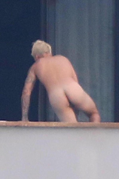 Sex tabloidheat101:  Justin Biebe Caught Nude pictures