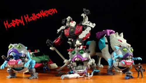 toyboxsoapbox:  Happy Halloween dudes!