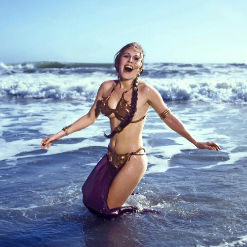 Carrie Fisher splashing about on Tantooine!