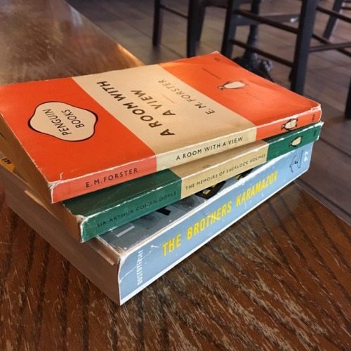 macrolit:Vintage Penguin and Modern Library paperbacks