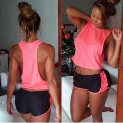 fitbuzzers:  @niaisaza from back to front