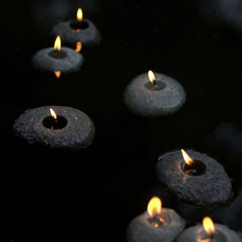 elvenforestworld:  Floating Pebble Candles