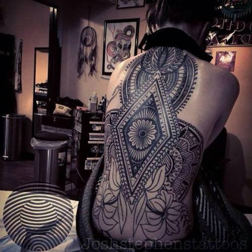 womenwithink:  By @joshstephenstattoos #mandala #mandalatattoo #blackwork #blacktattoo #blackworkers #blacktattooart #geometricaltattoo #sacredgeometry #backpiece #backtattoo #womenwithink #womenwithtattoos #girlswithink #girlswithtattoos #art #altgirls