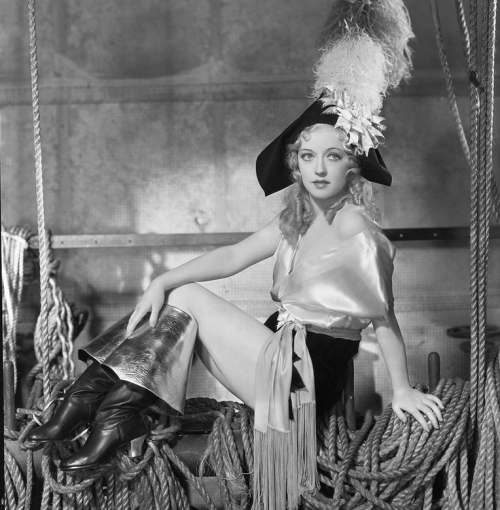 bellalagosa:Marion Davies in, “Blondie of the Follies” (1932) https://painted-face.com/