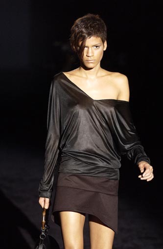 Gucci Spring/Summer 2003 |

Omahyra Mota #Omahyra Mota#Gucci#SS03#Spring 2003#dominican model #model of color #Mfw #Milan Fashion Week #fashion#runway#Model#runway fashion
