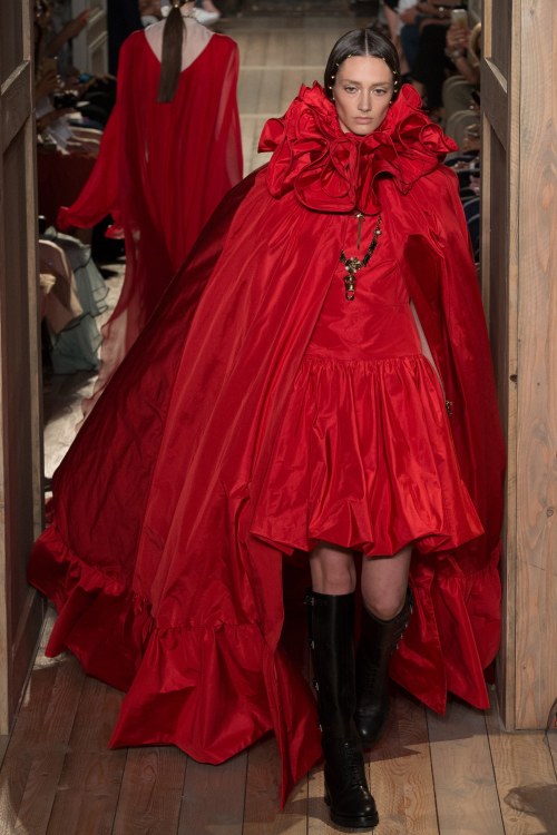 maidsofbondstreet:Amanda Googe at Valentino, Fall 2016 Haute Couture