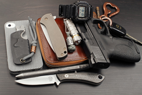everyday-cutlery:  I want all of Bravo_Kilo’s EDC setups! 