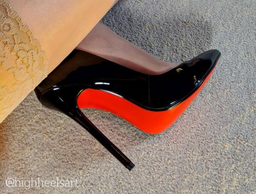 Fang#highheelsart #highheels #highheelpumps #stilettos #stilettoheels #stilettopumps #fang #fangs #t