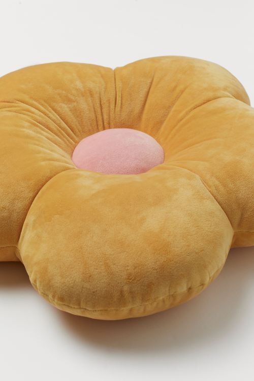 peachblushparlour:Flower Shaped Cushion