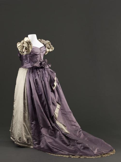 fashionsfromhistory:Robe à transformationHouse of Worth1885-1890Palais Galliera