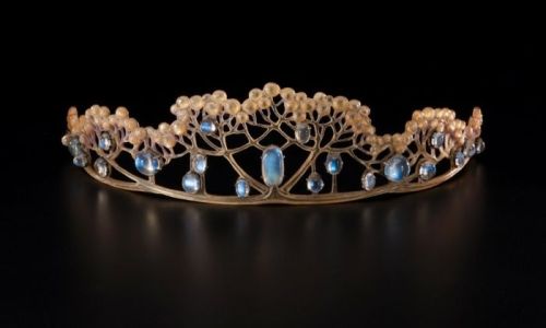 detournementsmineurs: Tiara of horn and moonstone made by FJ Partridge for Liberty &amp; Co, Eng