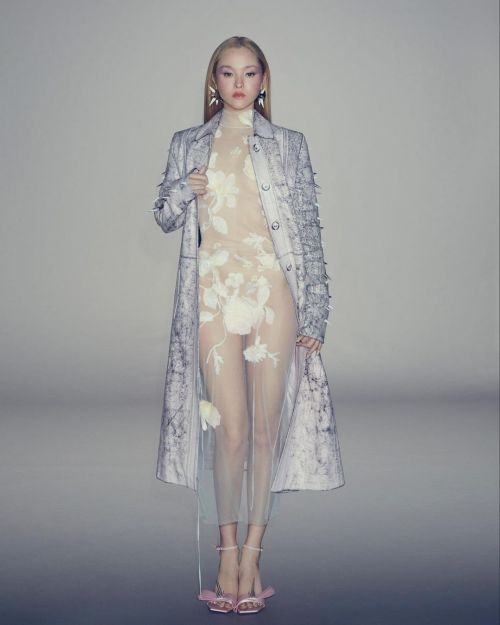 a-state-of-bliss:    Acne Studios Spr/Sum 2023 - Devon Aoki by Carlijn Jacobs  