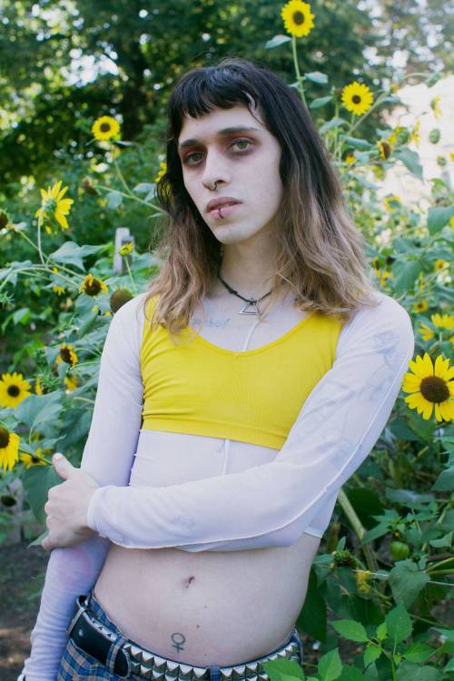 theslayyer: Laurence Philomène is challenging the lack of non-binary representation by photog