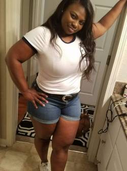 trevonne85:Thick thighs and big tits