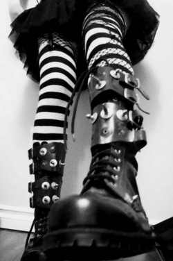 doc-martens-latex-sissy-fetish:  Her killer