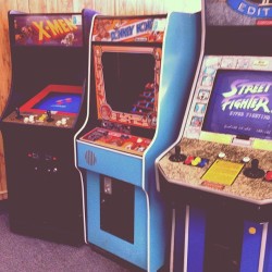 vinylpsyched:  Old school arcade games in Lockhart, TX #games #arcade #donkeykong #mario #vintage #picoftheday #instacool #instagood #texas #follow #love #fun 