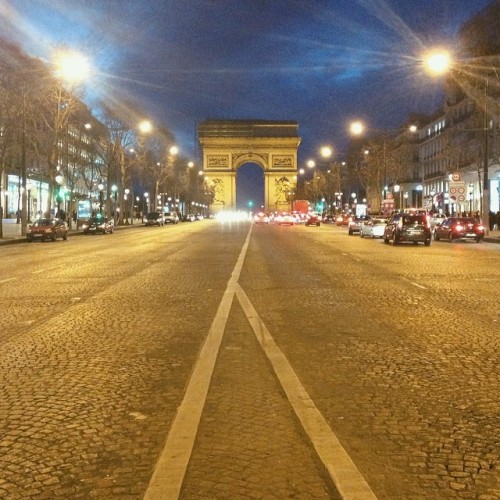 The street of decadence 💫  (at Arc de Triomphe)