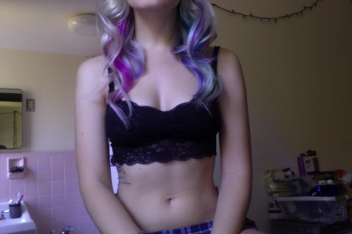 kinga-the-beach: hmmm