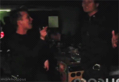 valkyriemissile-blog:   Tom DeLonge and Matt Wachter dancing and singing Private Eye (Alkaline 
