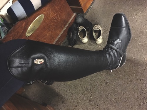 sobasicallyhorses:  Much love for these boots