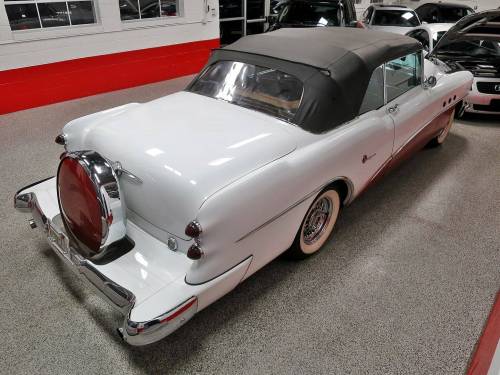 frenchcurious:Buick Super Convertible 1954. - source 40 & 50 American Cars.