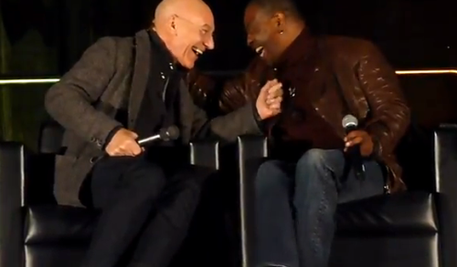 fuckyeahsirpatrickstewart:Sir Patrick Stewart and LeVar Burton kissing on stage at Toronto Comicon y