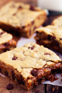 do-not-touch-my-food:    Peanut Butter Caramel Chocolate Chip Cookie Bars   