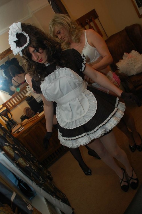 bridal-desire:blahblahsissy:sweetnathalietv:When Prinses helped me dress and/or did my make-up, the 