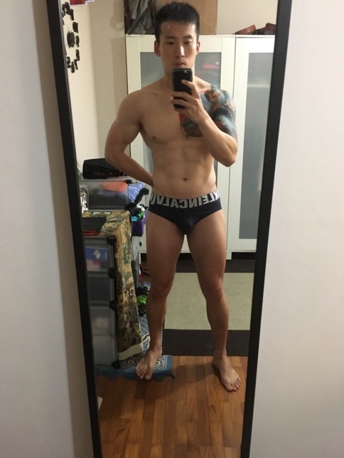 zentoniksgmuscbi:Horny dragon boater.