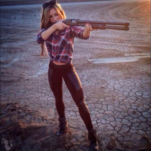 shesquats:  Best way to spend valentines day.. in the country.. shootin 