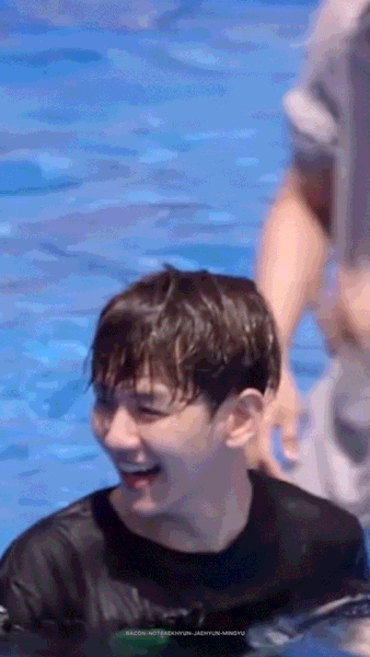 baconnotbaekhyun:Baekhyun ⟢ MTopia EP02+ Leader Byun being yeeted into water by his members 😂