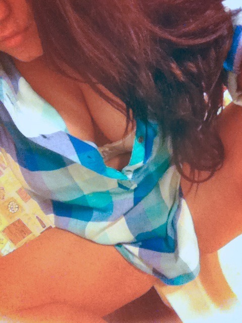 lotzoflust:  Hehe sneaky bitch 😏😉😈