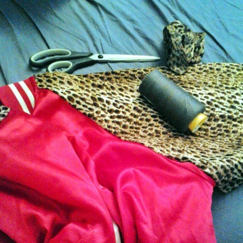 Sewing new stuffs… #couture #bowsdontcry #bombers #jacket #mode #fashion #creation #leopard #
