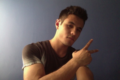 ifuckrainbows:  ifuckrainbows:  fancymen:  unsuitablecontent:  my arms are so veiny lmao  gimme      (via TumbleOn)      (via TumbleOn)
