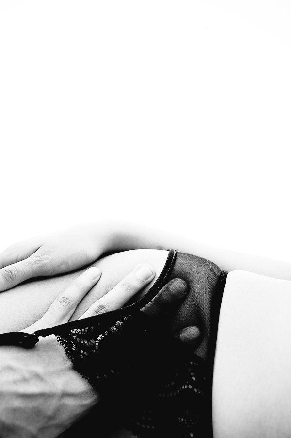 prettypeepeep:  If his hand can make my body  feel as if it’s on fire.. Imagine