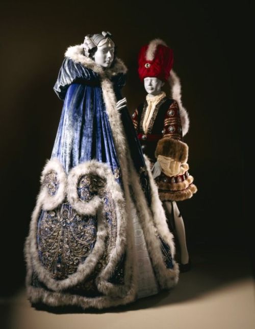 sartorialadventure:Costume for Ganna Walska as Manon, by Erte (Romain de Tirtoff) and costume house 