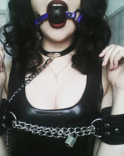 pullmyhair-makemescream:  I always look cuter with something in my mouth. 