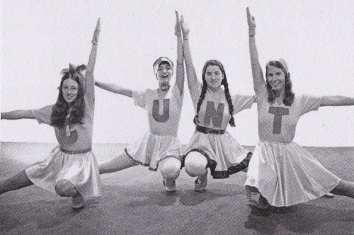 kosmia:Students of Judy Chicago’s Feminist Art program at California State University, 1970. 