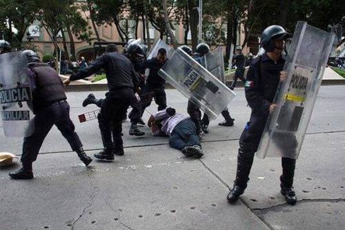 grrlyman:  thepeoplesrecord:  Protesters get repressed by the Enrique Peña Nieto’s government in Mexico City, on Septembrer 13th 2013.  #blood #police brutality 