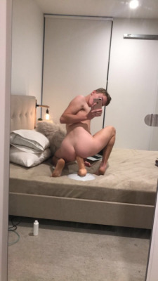 thegayguy17:  SELFiE TiMEFOLLOW US FOR THE
