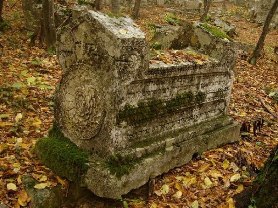 madmothmiko:  Karaite Cemetery (Crimea)  Hidden in wooded Iosofatova Valley near