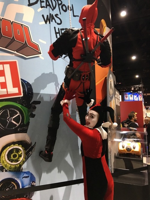 theouterrimjob:Harley Quinn takes comic Con (day 2)