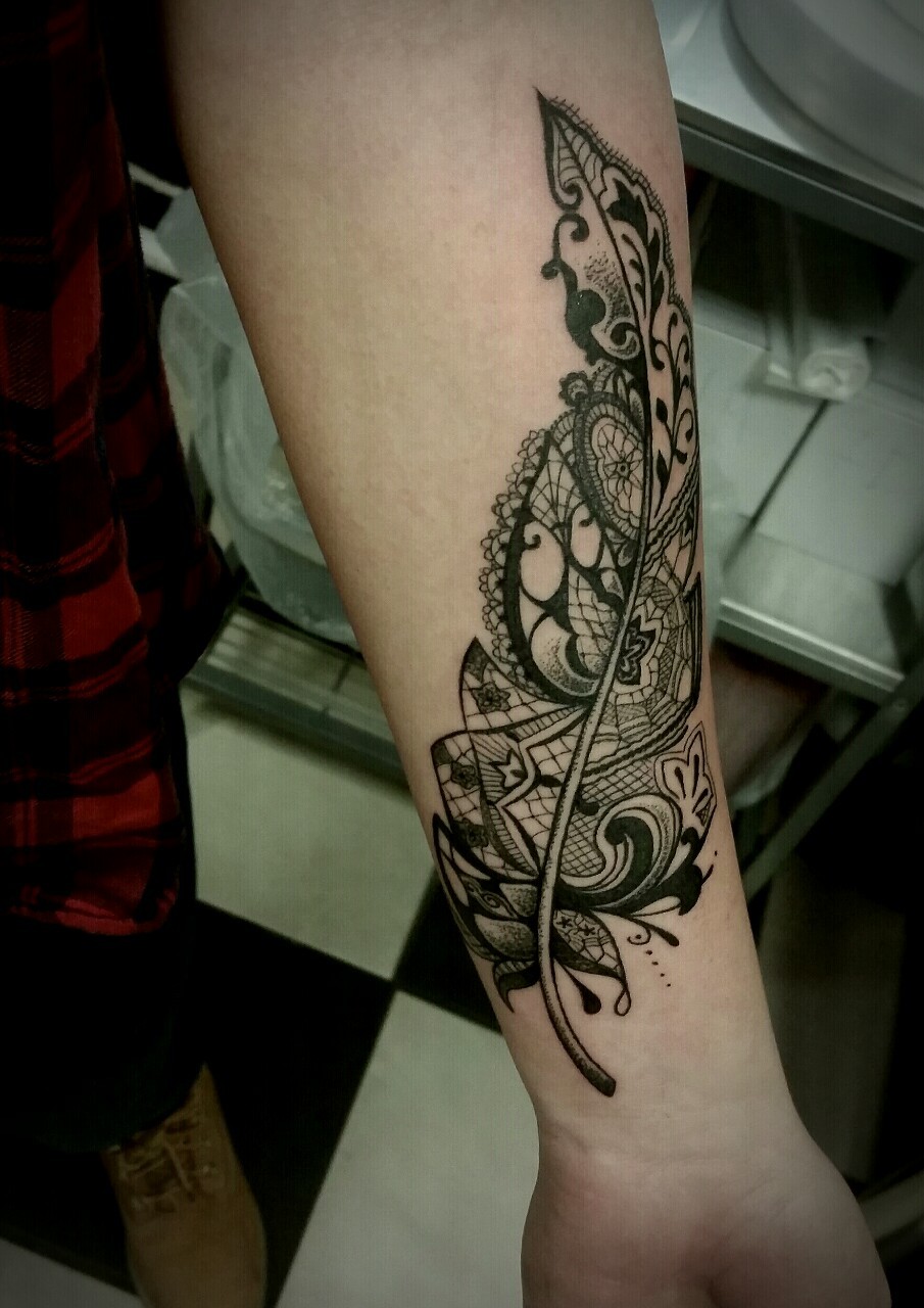 1337tattoos:  My first one, a lace feather!Done by super talented Evah (instagram
