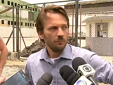 tomacaquita:  Toma. Pa que lleves las orejas calentitas  é mentira!