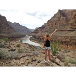 meanwhileinvegas:  Champagne, Picnic and Helicopter Rides to the inside of the Grand Canyon!🚁🇺🇸😍🍹Was the best thing I have ever done! #wortheverydollar #neverstopsmiling by zoeeexx2 http://ift.tt/1IrEZAY 