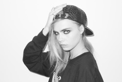 goldenspizz:  caradelevingneunedited:  terrysdiary:  Cara Delevingne at my studio #6  carablog  A